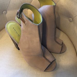 Coach Saratoga sandal sz 9